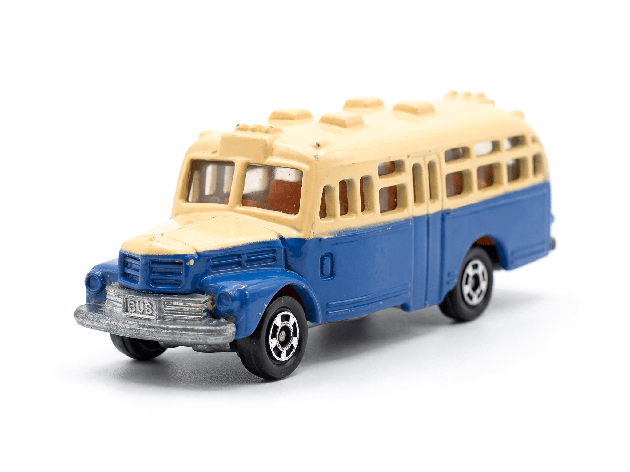 Isuzu Bonnet Type Bus